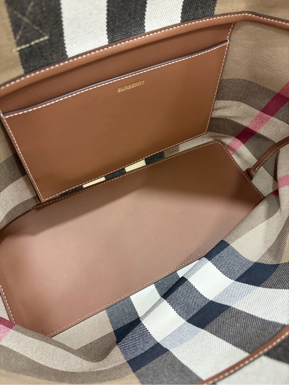 The Burberry London Checkered Tote Bag Medium Taupe Brown - Picture 4 of 10